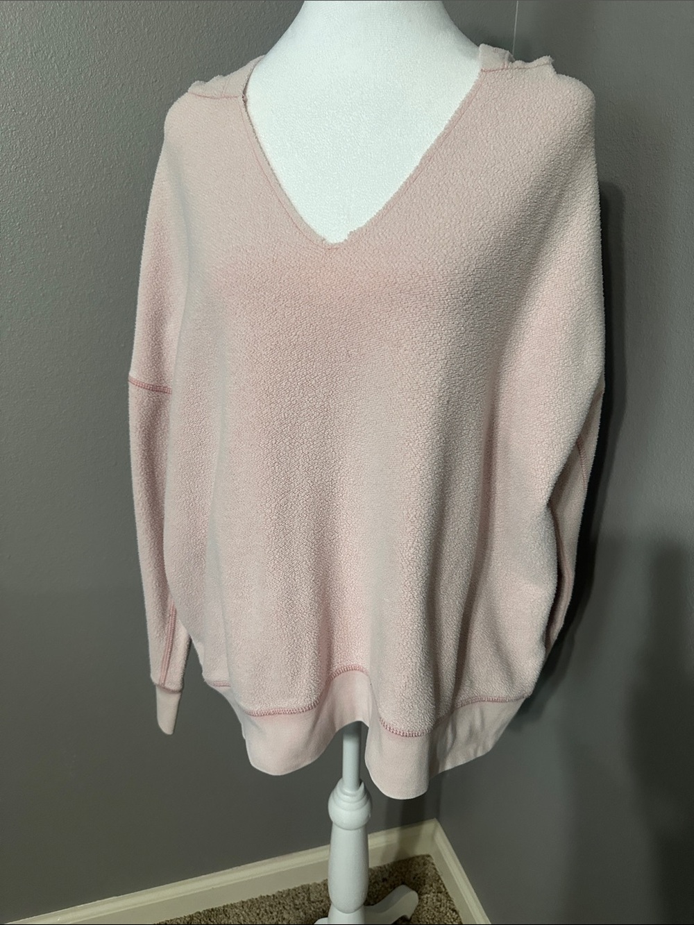American Eagle 🦅 Women's Light Pink V-Neck Cozy Sweater with hoodie.